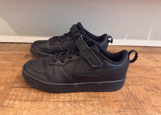 Nike Scarpe da uomo: Nike Sneakers All Day Play Grösse 35 – Usato da Lömmenschwil venduto da classico01 1