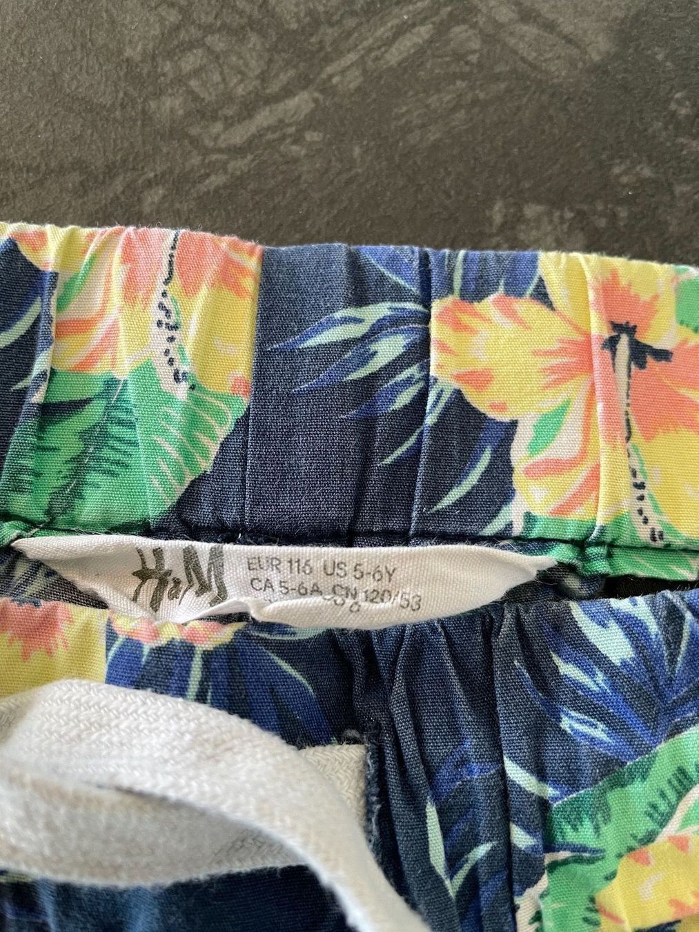 Lotti & Set di vestiti: 2 Shorts hm enfant – Usato da Sion venduto da tchana77 5