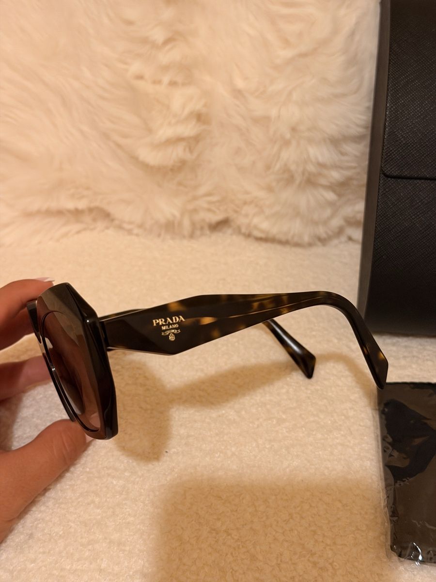 Prada Occhiali & Lenti: Lunette de soleil Prada marron neuve – Nuovo e nell'imballaggio originale da Le Lignon venduto da Ana2831 2