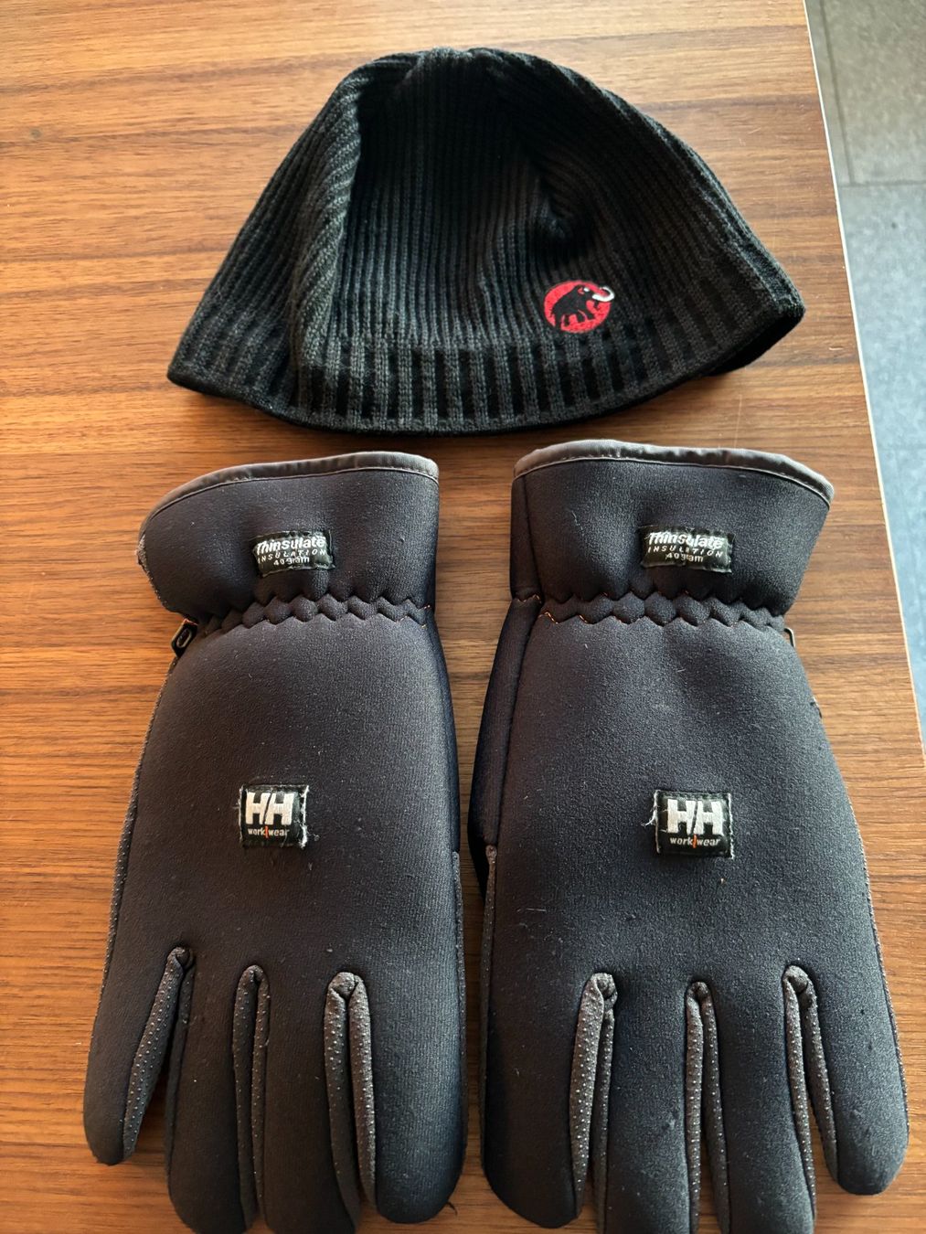 Helly Hansen Altri accessori da uomo: Handschuhe Helly Hansen und Mütze – Usato da Laax GR venduto da wil_66wq