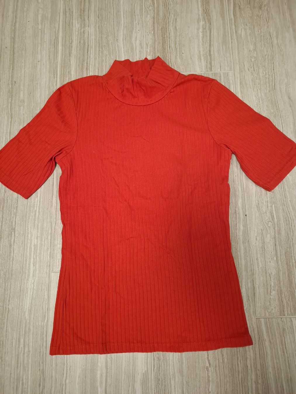 Top: haut rouge taille S – Usato da Ecublens FR venduto da ame_y8tq