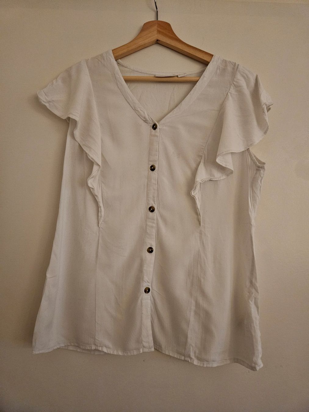 Blusen: Super süsse, weisse Bluse Gr.42 – Gebraucht aus Schaffhausen von sabrina915