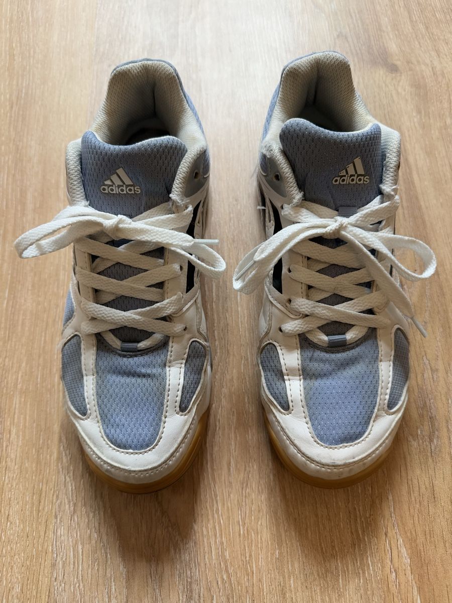 Adidas Scarpe da donna: Baskets blanc/bleu Adidas, p. 39 1/3 – Usato da Tavannes venduto da Thriftshop 1