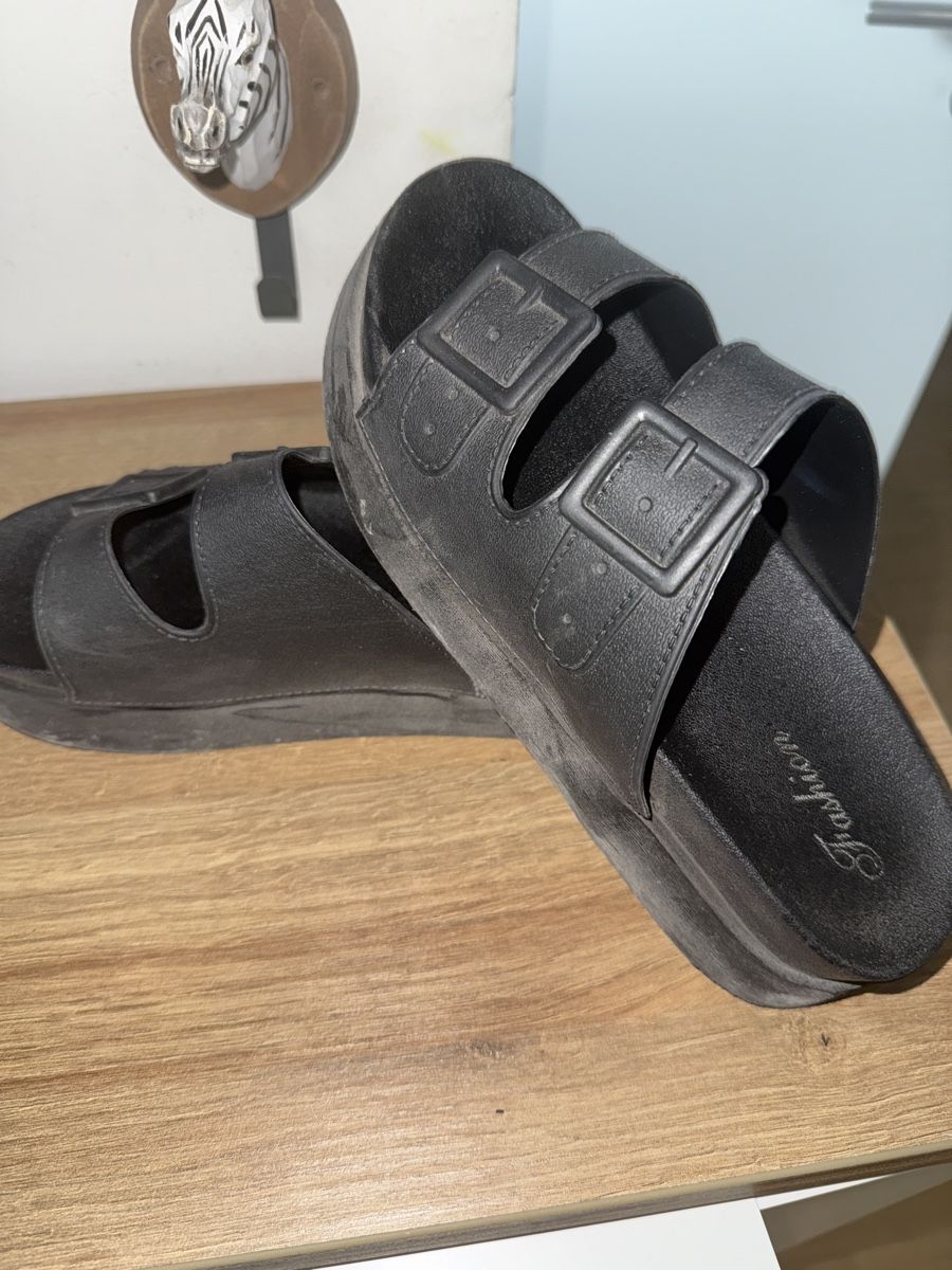 Shein Scarpe da donna: Schwarze Sommer Pantoletten mit Schnalle – Usato da Zürich venduto da bia_6kmj