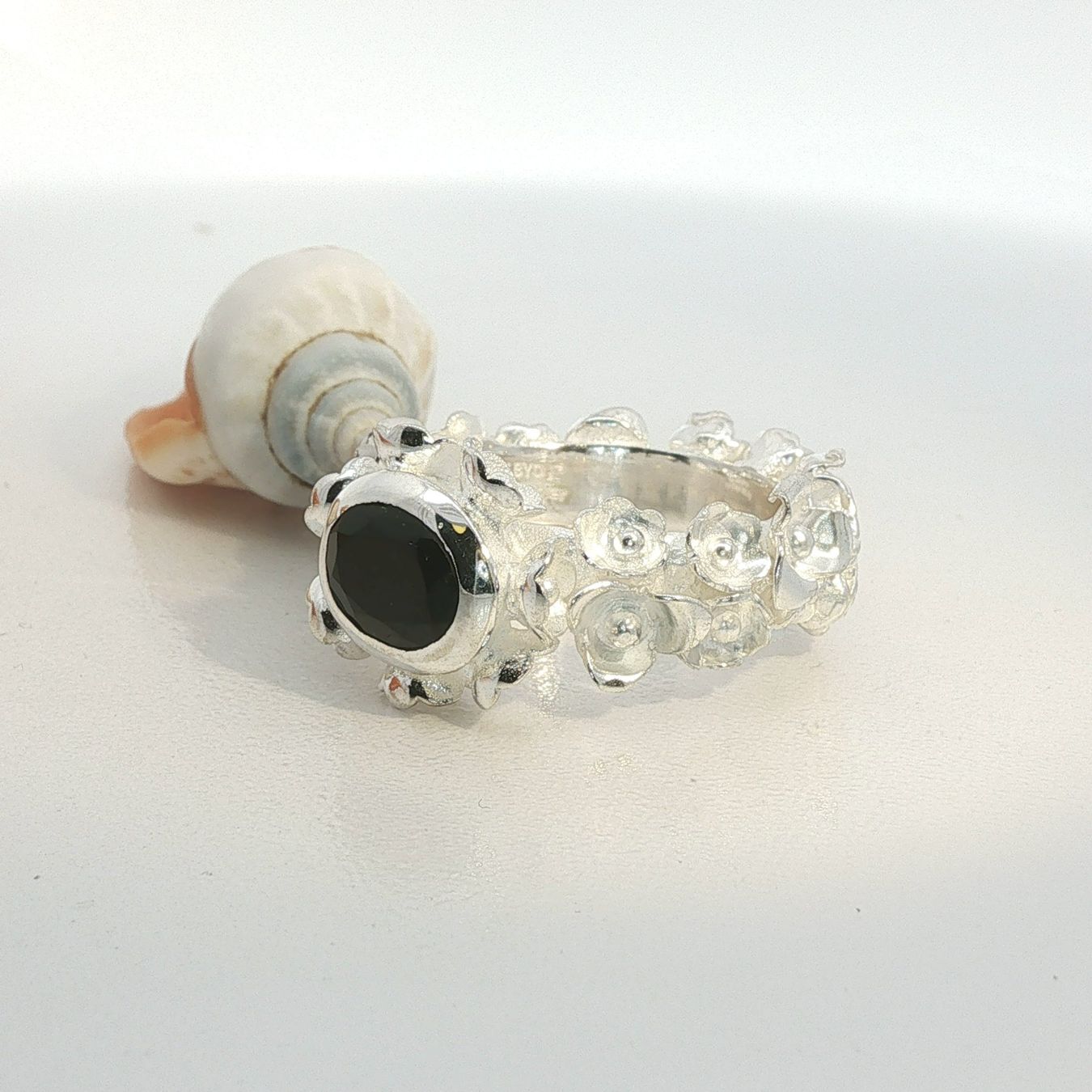 Olga Ribler Anelli: Statement Blumen Ring mit Saphir – Grösse 58 – Nuovo (secondo la descrizione) da Luzern venduto da Schmuckoutlet 4