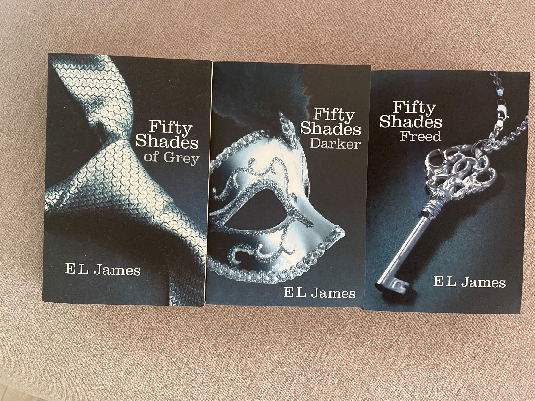 Libri: Fifty Shades Trilogie EL James – Usato da Nidau venduto da sve_2thh