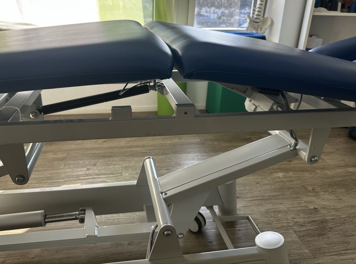 Sedie a sdraio: Behandlungsliege Manumed elektrisch blau gebraucht – Usato da Chur venduto da Lungos72 1