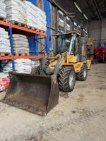 Radlader Volvo L30B mit Gabelzinken und Schaufel