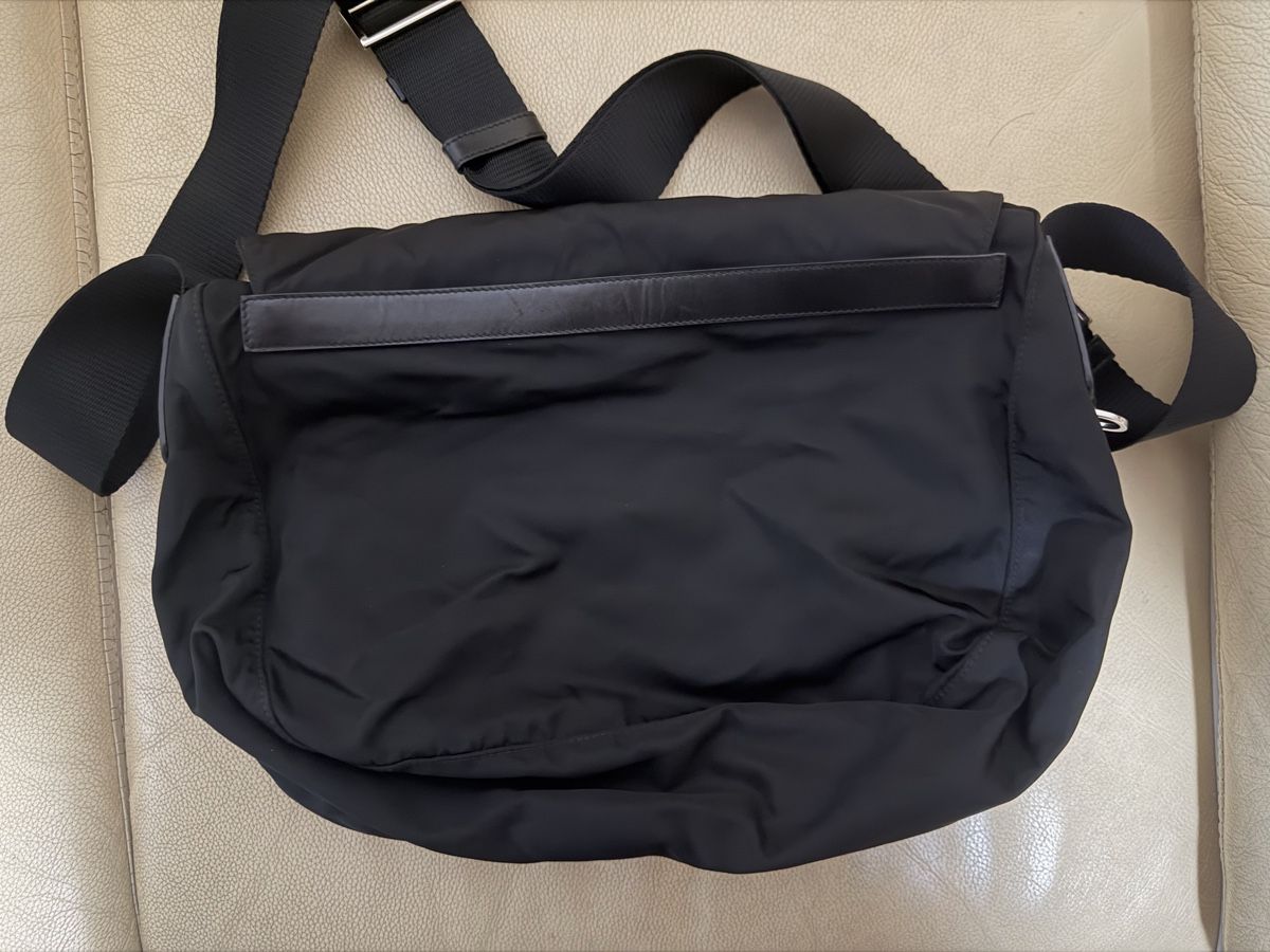 Prada Taschen: Prada Messenger Bag Black Nylon Adjustable Strap Used – Gebraucht aus Bern von gua_kbl9 1