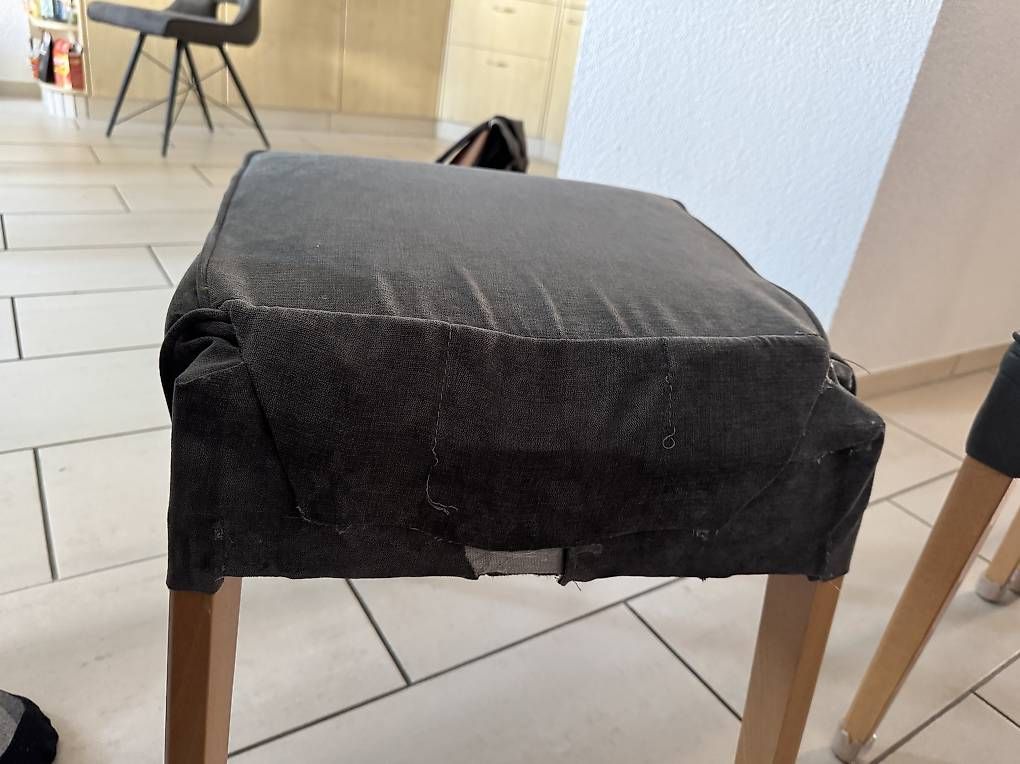 Chaises: 5 Stühle + Provisorischer Hocker – D'occasion à Bottenwil par NadjaP. 1