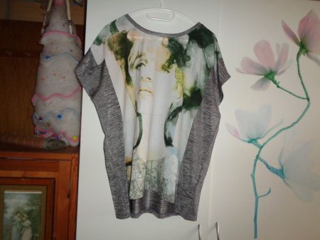 *** hübsches Shirt *** / von oltre / hinten uni