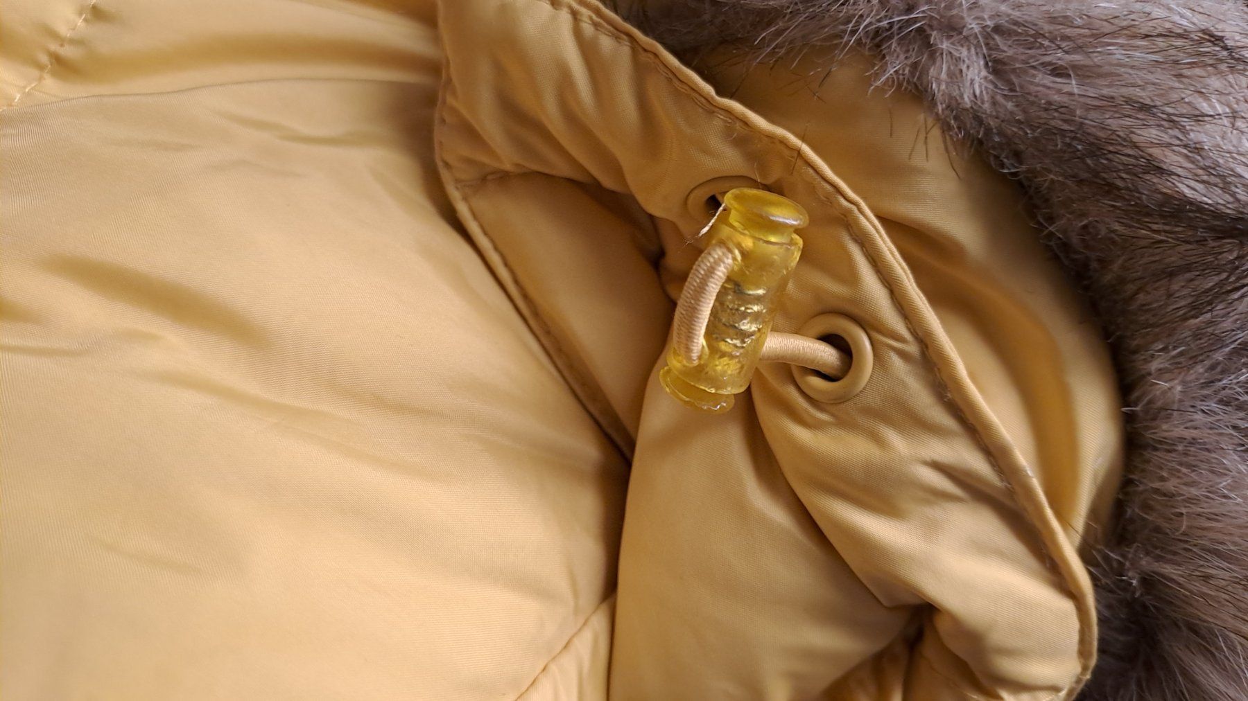 Tommy Hilfiger Giacche: Doudoune jaune à capuche Tommy Hilfiger, taille M – Usato da Rolle venduto da Loutre84 4