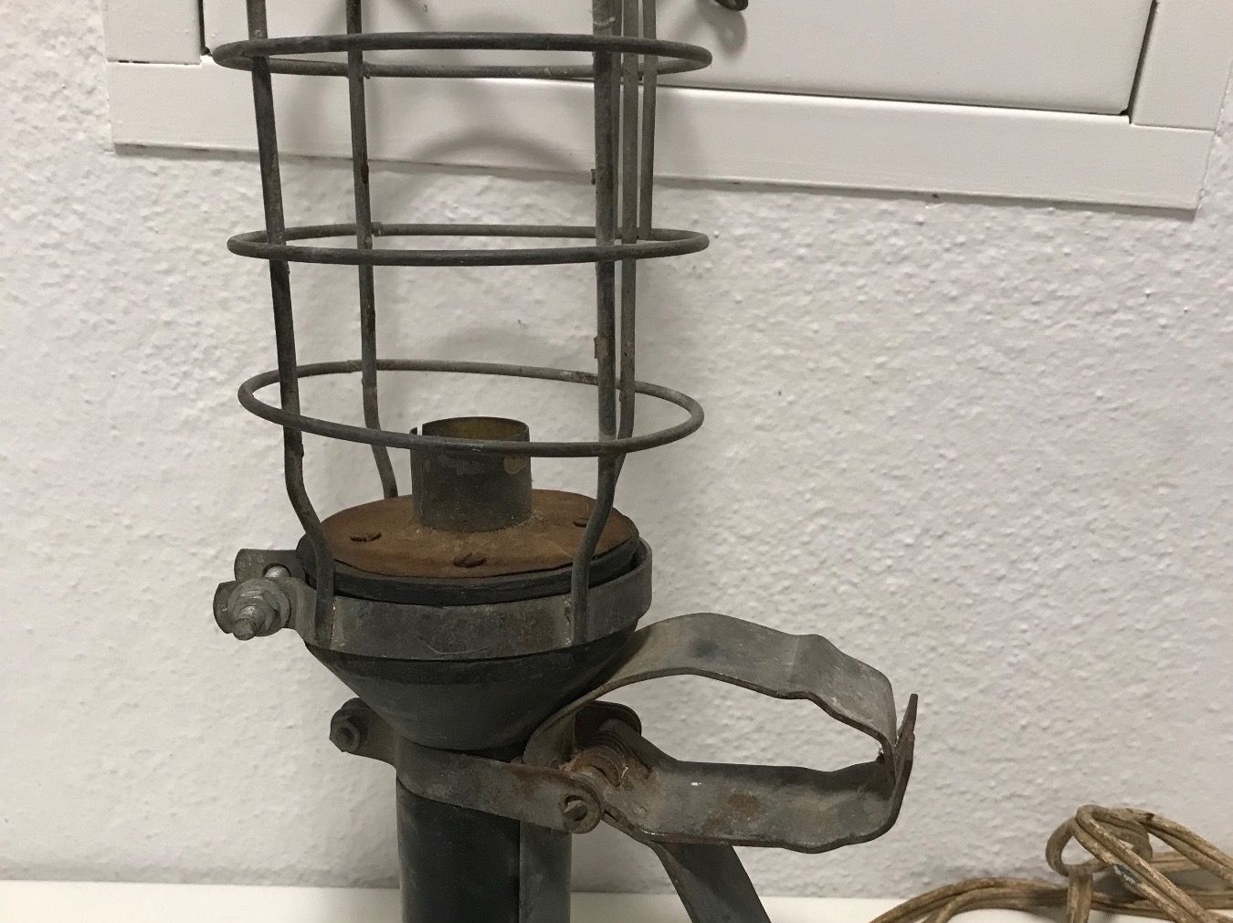 Lampade: Alte  elektrischen  tragbare Lampe – Usato da Niederscherli venduto da ija_y67c