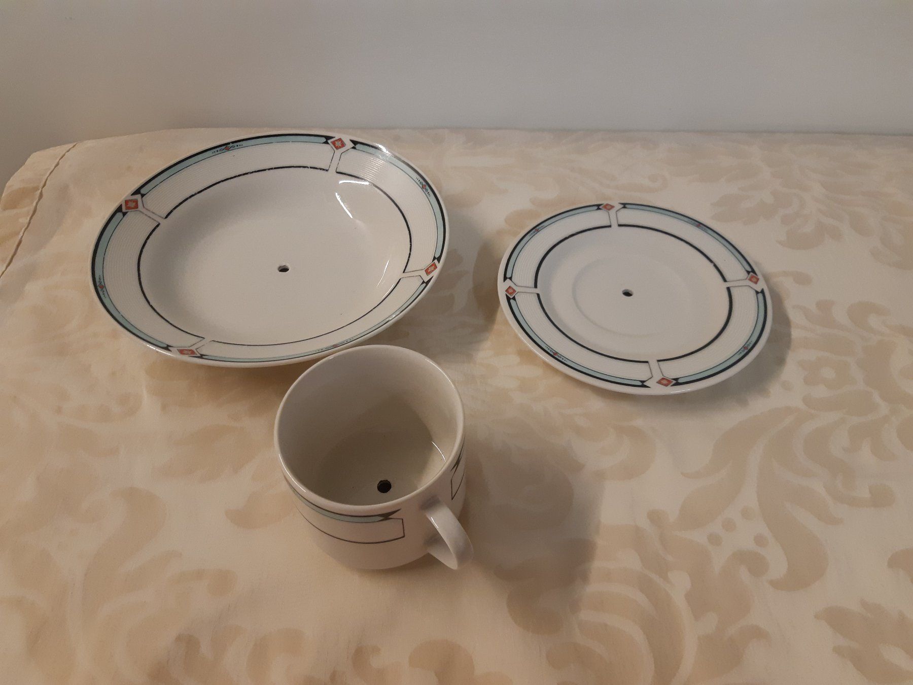 Piatti di portata: verschiene farbige Etagere – Usato da Studen SZ venduto da Handwerkstatt9698