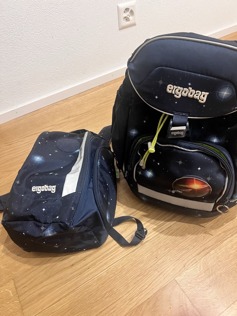 Ergobag Sacs & sacs à dos: Ergobag Kinderrucksack incl Turnsack Weltall – D'occasion à Reinach BL par hatzy