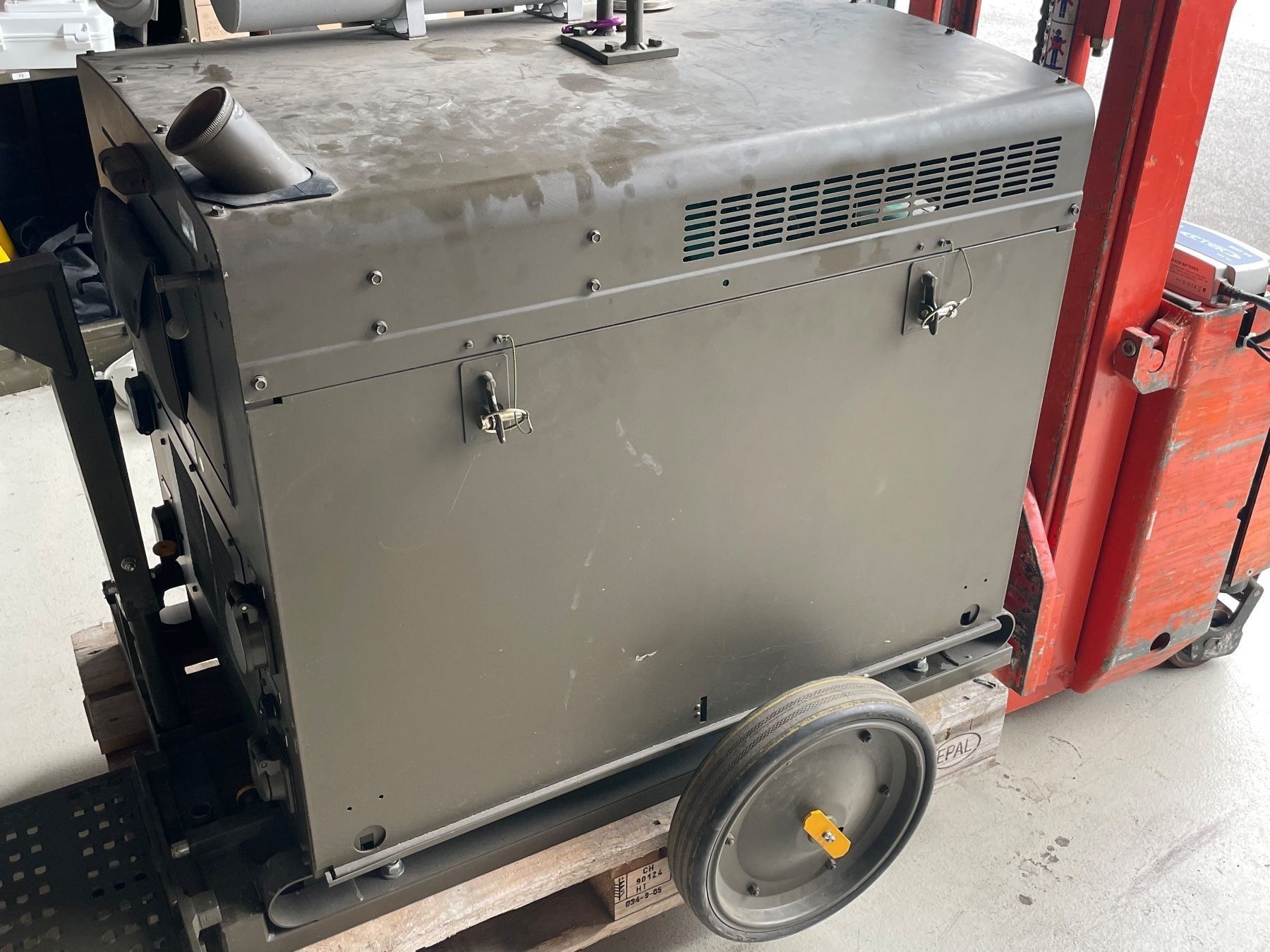 Generatori di corrente: Armee Generator 6Kva – Usato da Diepoldsau venduto da Knochen 1