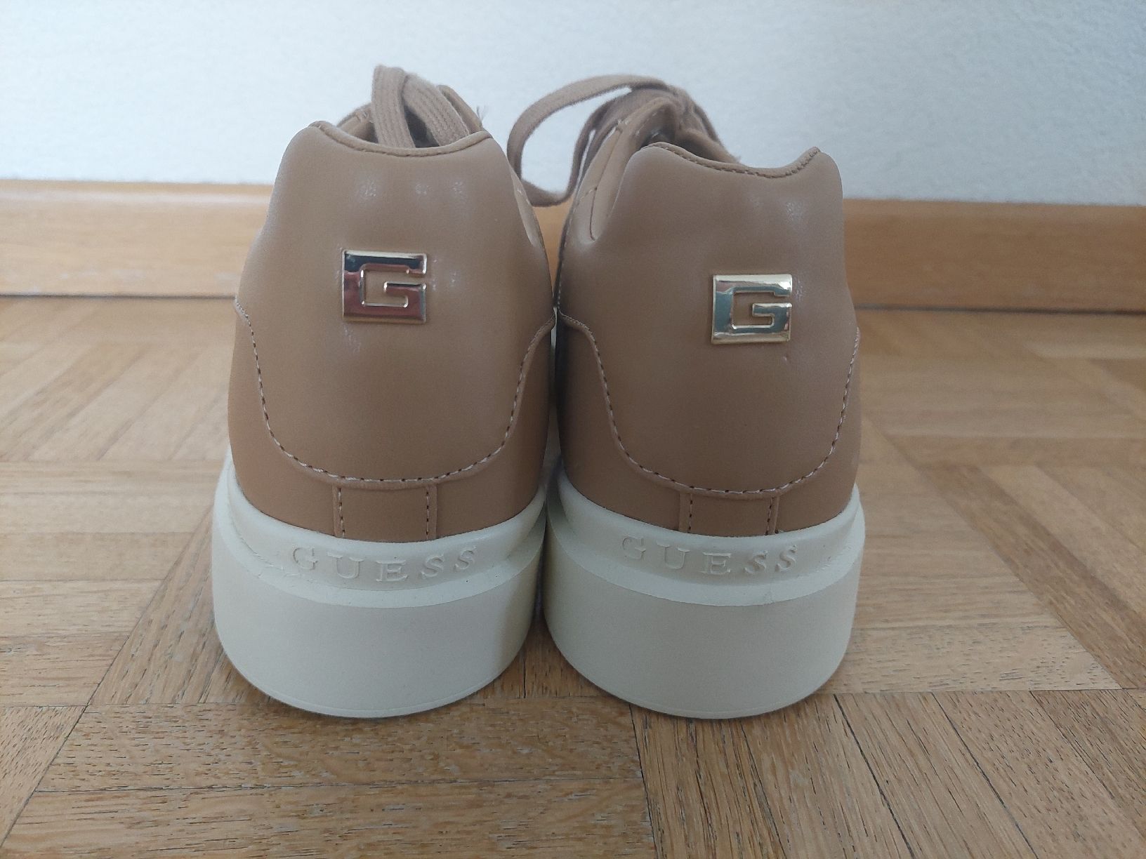 Guess Scarpe da donna: Neu! Guess Sneaker, Beige, Grösse 41 – Nuovo e nell'imballaggio originale da Flims Dorf venduto da Truemorish 5