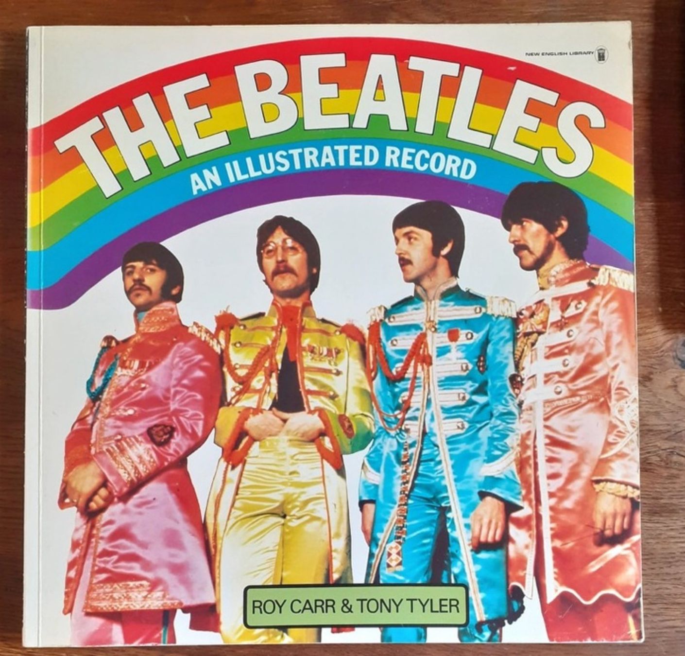 Libri: The Beatles - An illustrated record – Usato da Le Locle venduto da LibrairieLaBergerie