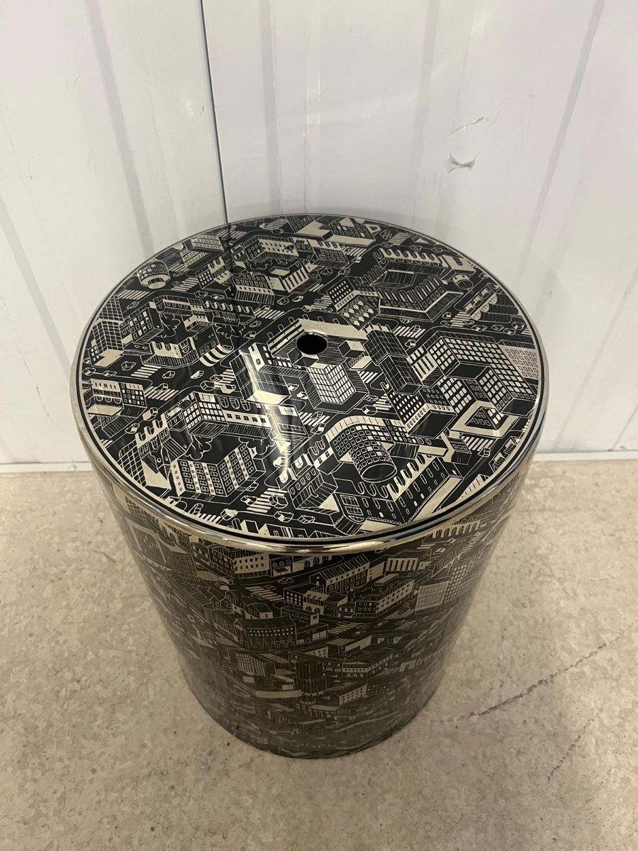 Tables: Concrete Side-table or Stool with Cityscscape Design – D'occasion à zug par alw_5lk9