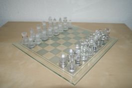 Glas – Schachset– Staunton Formfiguren