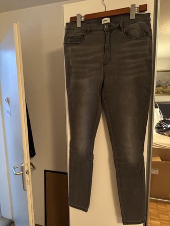 Damen Jeans grau Grösse XL neuwertig
