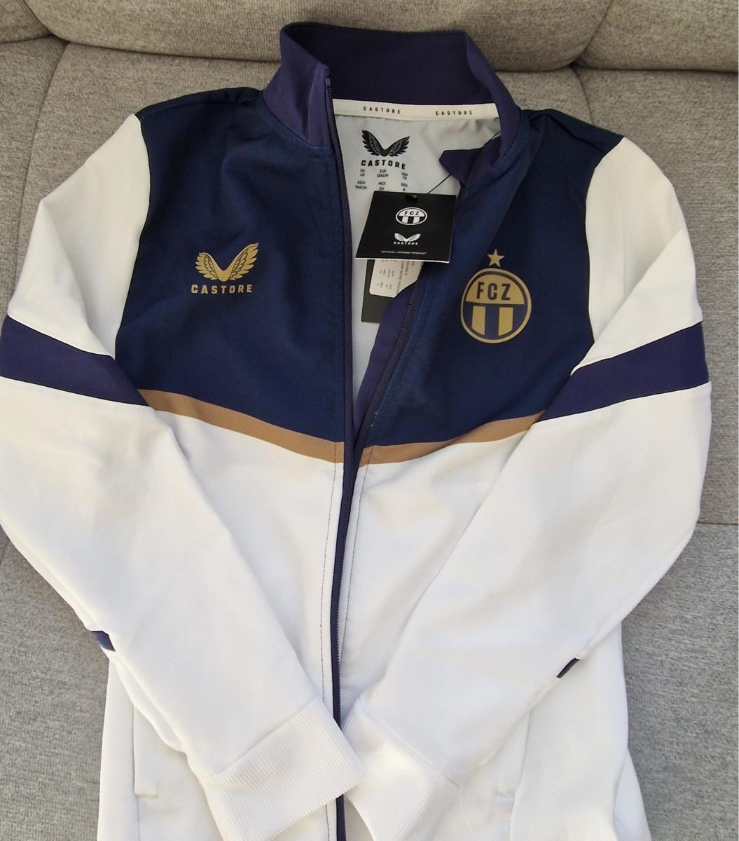 FCZ Giacche & Cappotti: FCZ Matchday Jacket Castore – Nuovo e nell'imballaggio originale da Küsnacht / ZH venduto da dm.mm