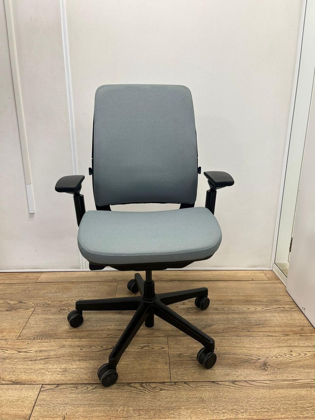 Steelcase Sedie: Steelcase Amia Grau – Usato da Purmerend venduto da Offeco