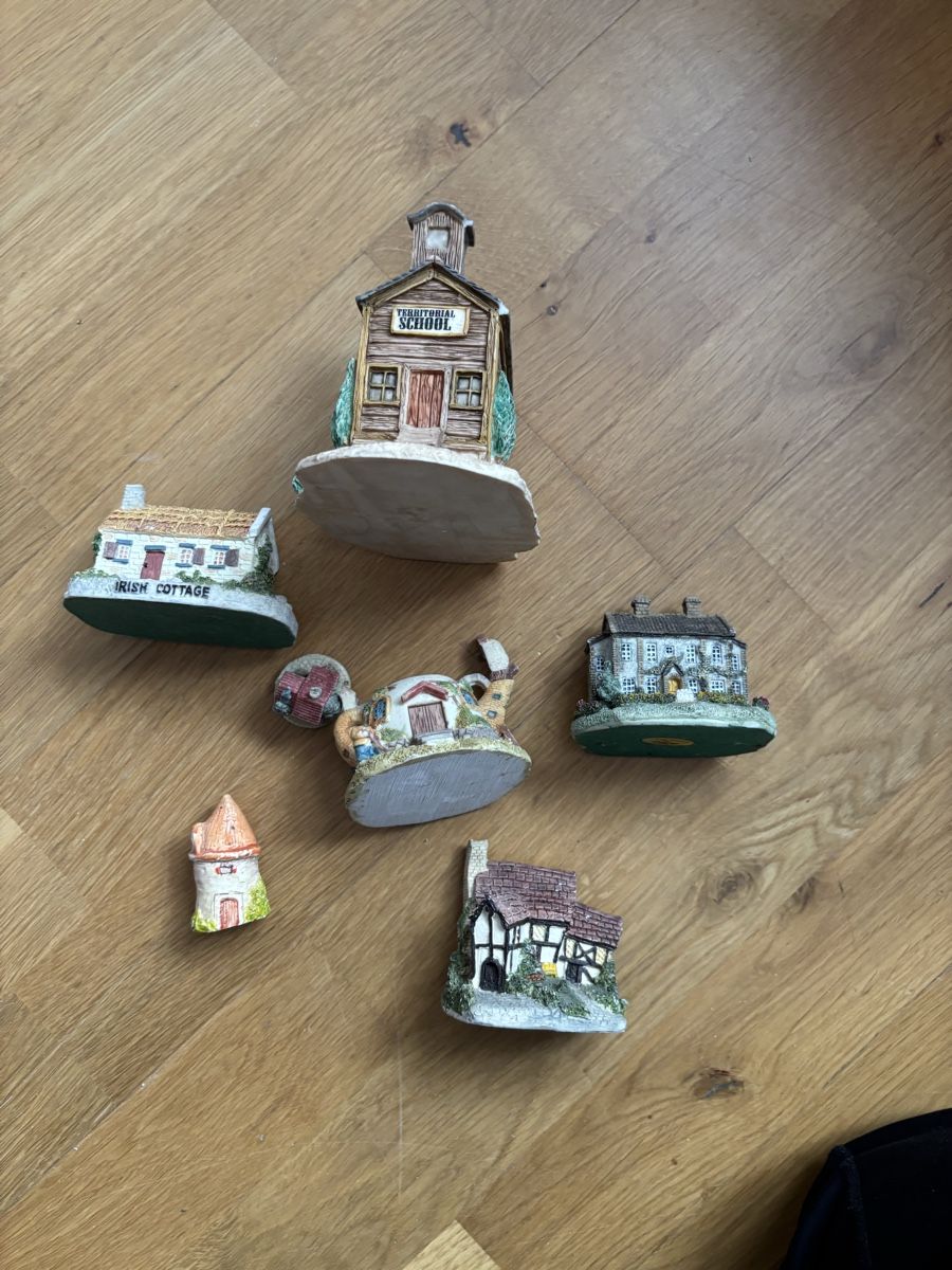Tutte le decorazioni: Lot  de 6 maisons miniatures ( collection) – Usato da Bollion venduto da fran12 1