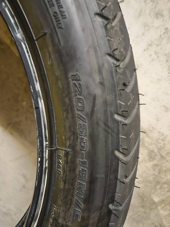 Pneus & Kompletträder: Bridgestone BT46 120/90-18 comme neufs – Gebraucht aus Duillier von yange 2