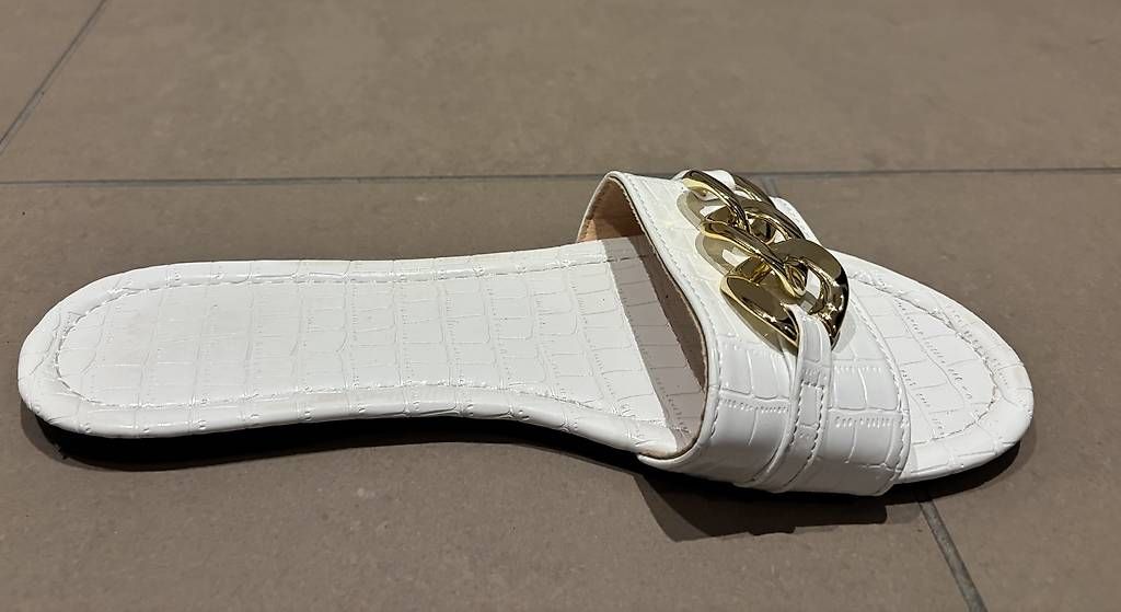 Scarpe da donna: Lackslipper mit Goldschnalle Gr. 42 – Usato da Büron venduto da TinaSa 2