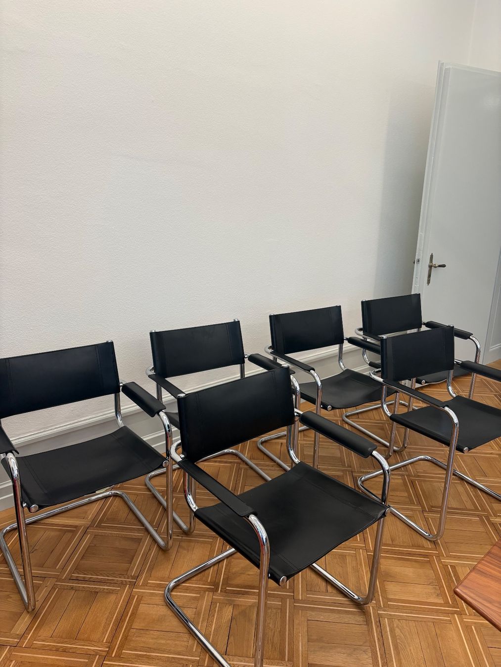 Stühle: 6 Freischwinger-Stühle aus Leder und Chrom – Gebraucht aus Zürich von BGPZH 1
