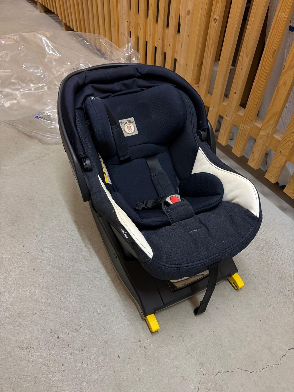 Peg Perego Auto-Kindersitze: Peg Perego Babyschale mit Isofix – Gebraucht aus Zürich von E1emen7