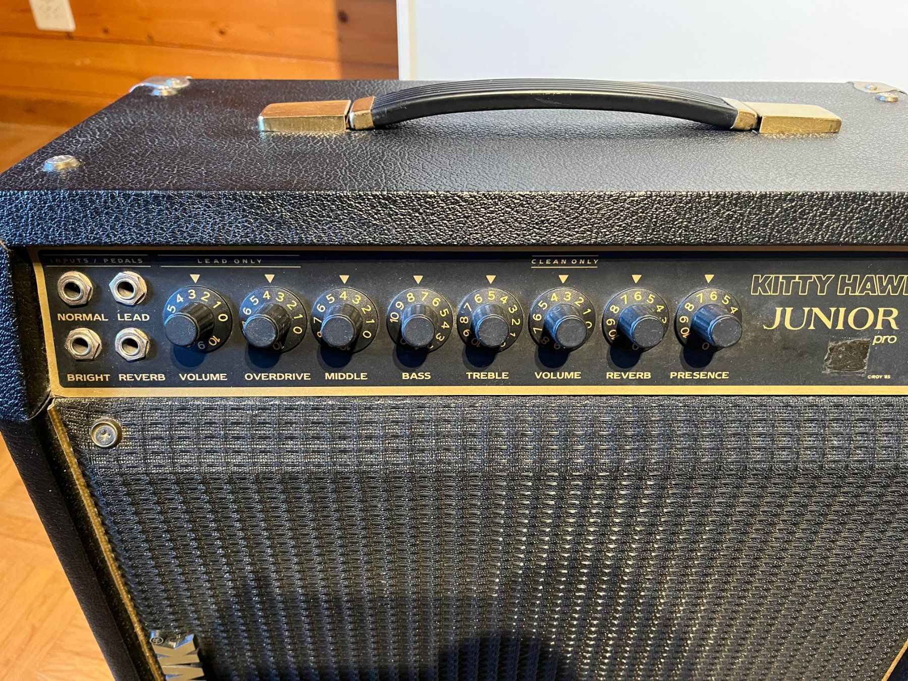 Amplificatori: Kitty Hawk Junior Pro Röhrenverstärker mit E-Gitarre Alba – Usato da Bern venduto da wade99 8