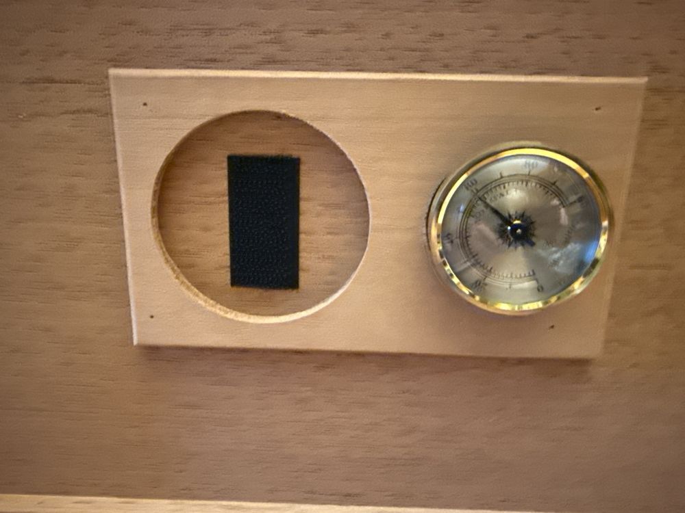 HUMIDOR cave à cigares en bois Hygromètre (Gebraucht) in Schmitten FR ...