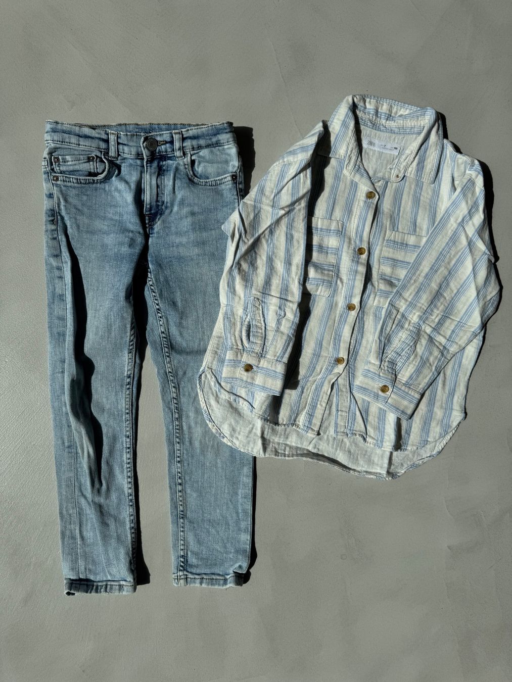 Zara Lotti & Set di vestiti: Kleiderpaket Jeans & Bluse, 128 – Usato da Siebnen venduto da Nulu12
