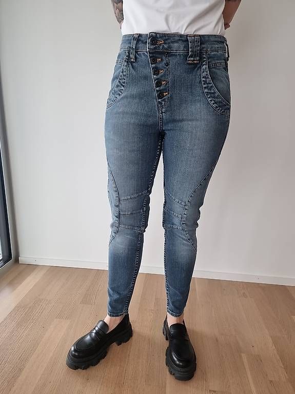 Jeans: Jeans Gr.28  – Usato da Ostermundigen venduto da d-p73