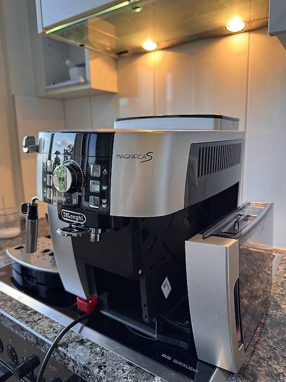 Machines à café & Machines à expresso: De Longhi Magnifica S – D'occasion à Zürich par Groot2000 1