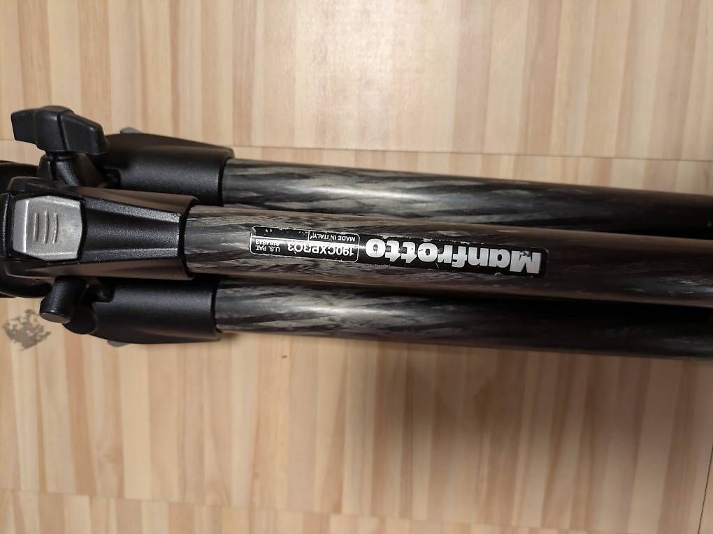 Manfrotto Treppiedi & Teste: Manfrotto Carbon Stativ mit Kopf – Usato da Abtwil SG venduto da mainconcept 1