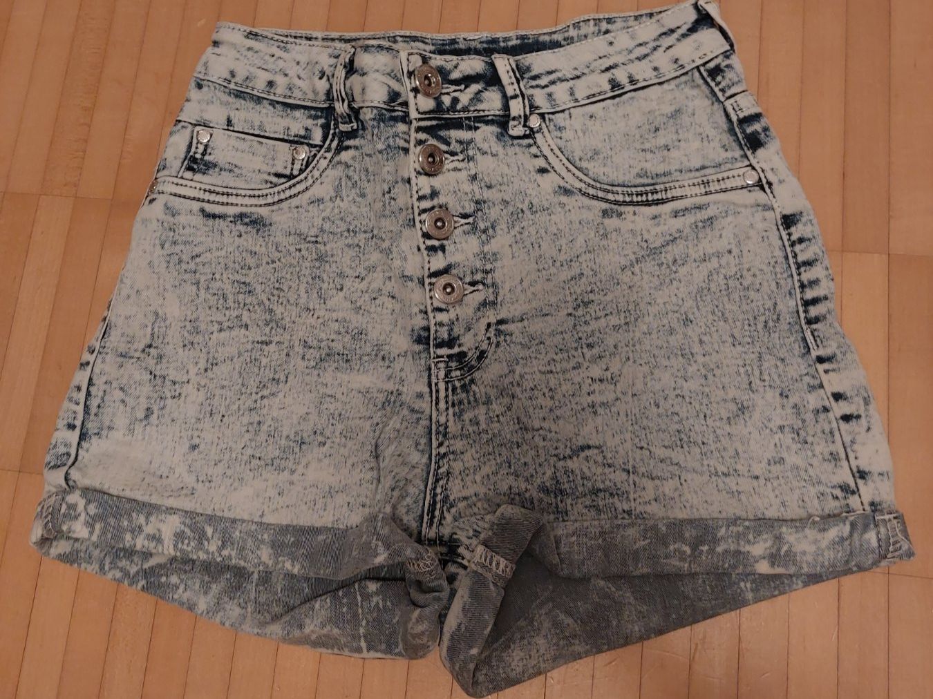 Hosen: Coole Jeansshorts, bleached – Gebraucht aus Neftenbach von lor_7thq