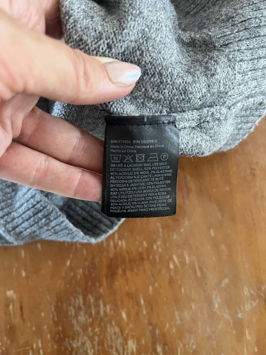 H&M Maglioni & Felpe: Damen Pullover grau mit Perlenkragen Grösse XS H&M – Usato da Altendorf venduto da pas_5chw 2