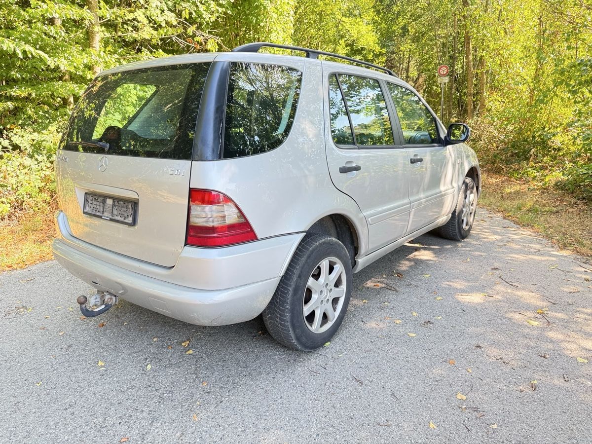 Mercedes-Benz Automobili: mercedes ml 270 cdi handschaltung – Usato da Tschugg venduto da polog41 3