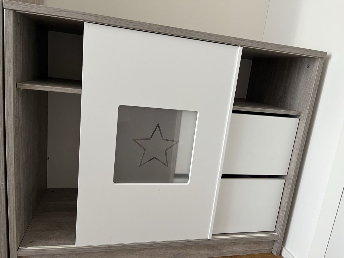 Commodes: Kinder-Kommode grau/weiss – D'occasion à Aadorf par Briana00 2