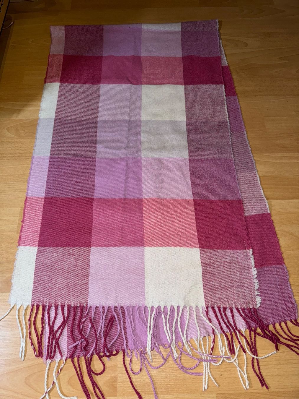 Foulard & Sciarpe: Weicher karierter Schal – Usato da Grosswangen venduto da shoes.bags.and.co