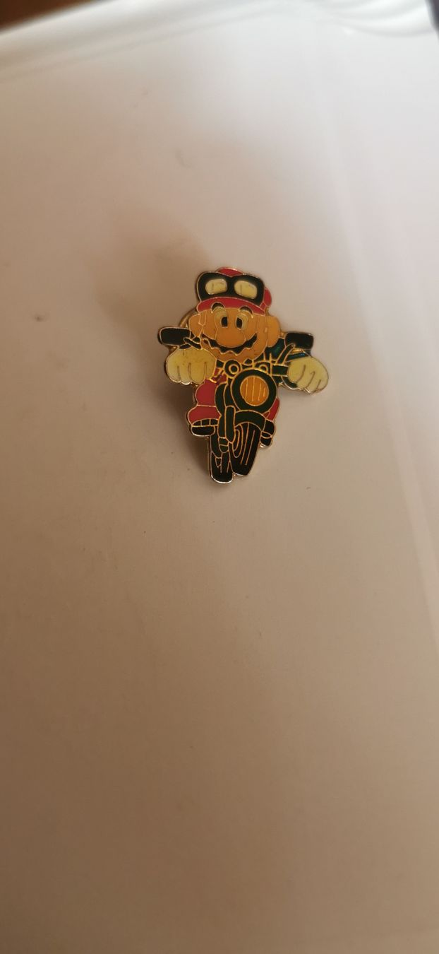 Plaketten & Abzeichen: Pin Mario  – Gebraucht aus Genève von vins50