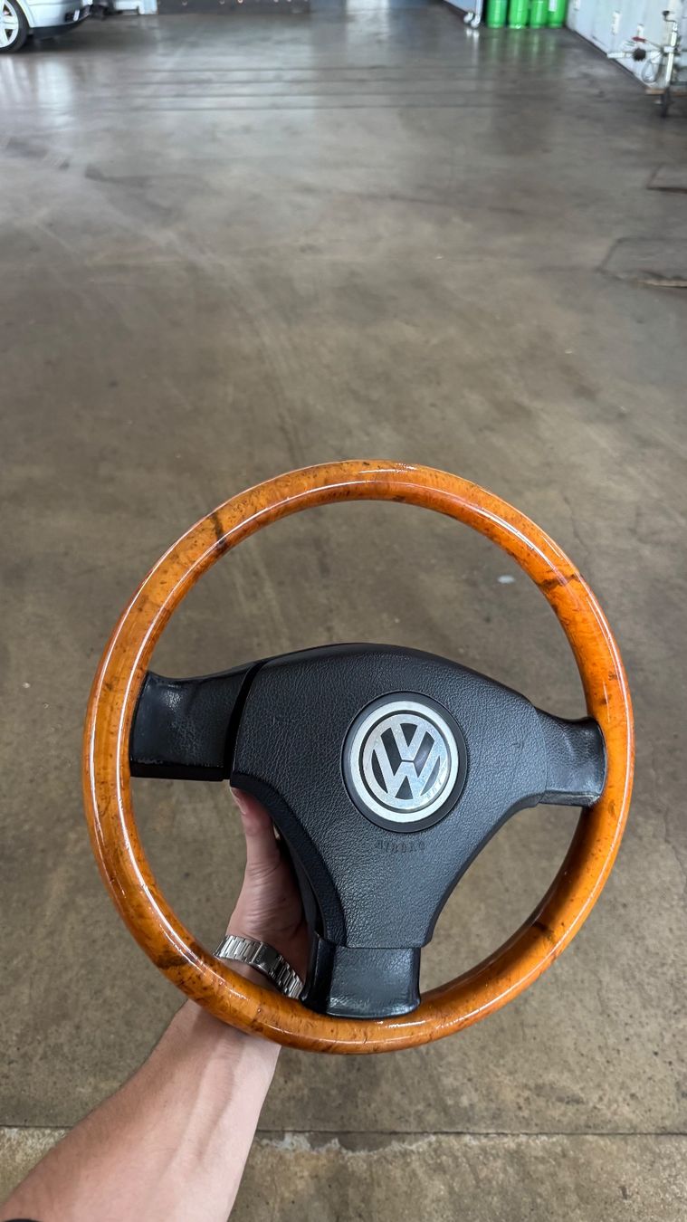 Volkswagen Tutti i ricambio: VW Holz Lenkrad – Usato da St. Margrethen SG venduto da i.a58 1
