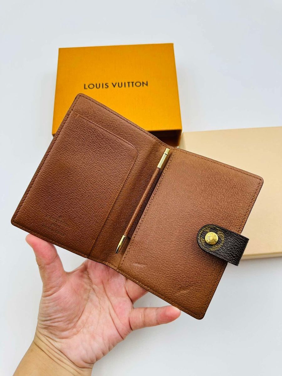 Louis Vuitton Portafogli: Ab 1 fr, Louis Vuitton Bifold Mini Notebook Cover – Usato da Widnau venduto da Pukpan_99 4