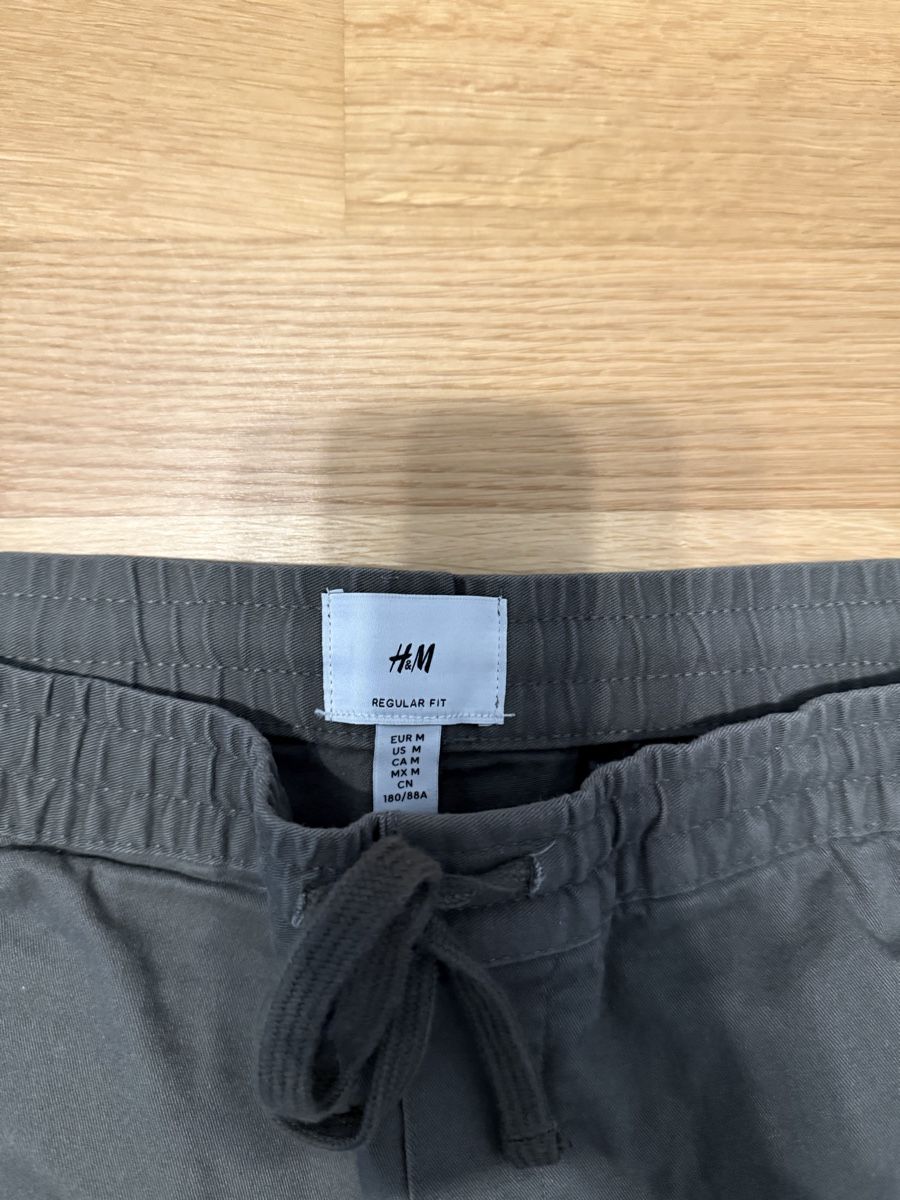 H&M Pantaloni: H&M Stoffhose, M, Regular Fit – Usato da St. Gallen venduto da kka_l9wg 1