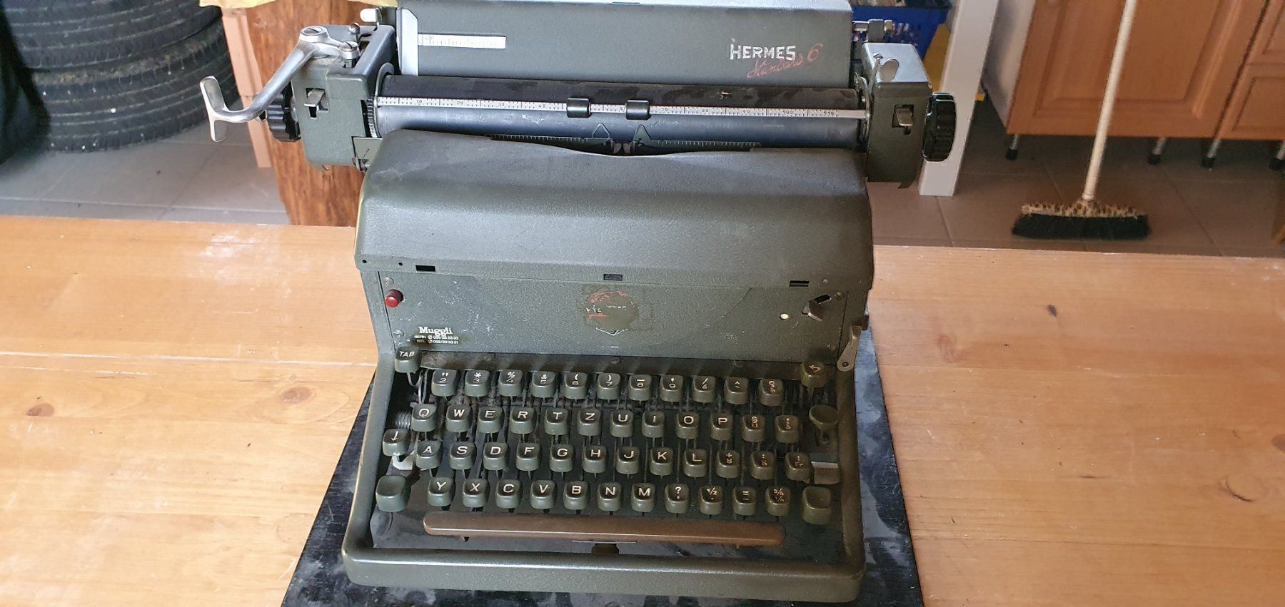 Macchine da scrivere: Machine à écrire Hermes pour décoration – Usato da Moutier venduto da gvmv