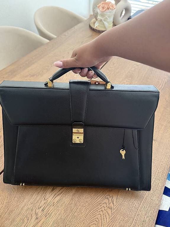 Koffer & Taschen: Porte documents en cuire vintage – Gebraucht aus Lausanne von you_2y7g