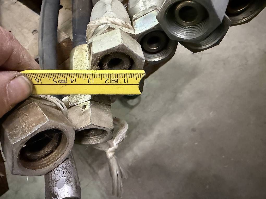 Escavatori: 11 Stk div Hydraulikschläuche ca 140cm lang – Usato da Necker venduto da liq24 3